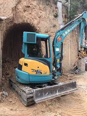 鄭州鐵甲聯(lián)盟 高效勾機(jī)租賃與貨物裝卸的一站式解決方案